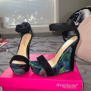Shoe Dazzle Multicolor Wedge Size 7